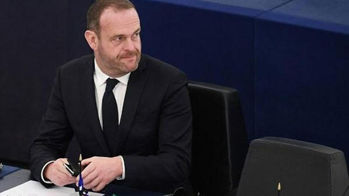 AP aşırı sağcı Fransız üyenin dokunulmazlığını kaldırdı