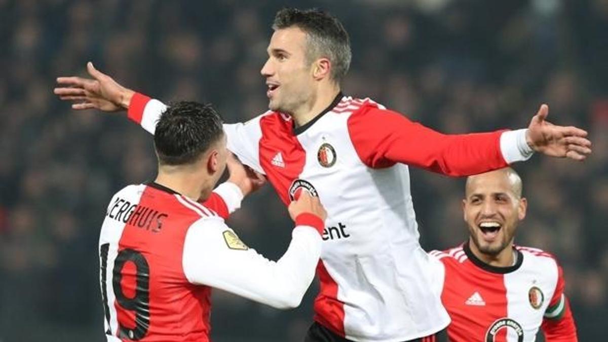 Van Persie yeni takımında ilk golünü attı