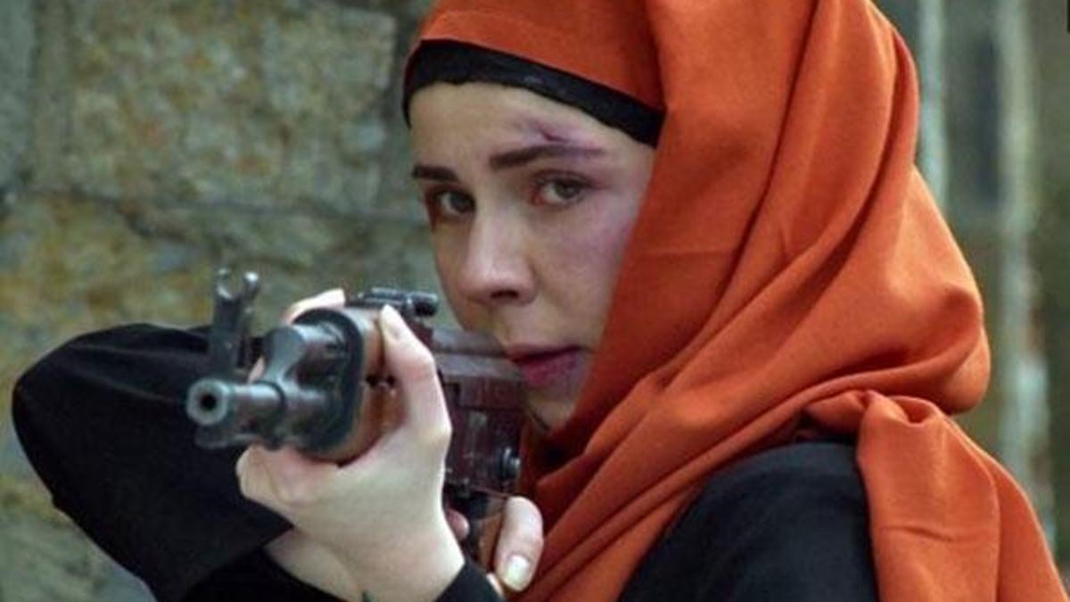 Arka Sokaklar 468. bölümde Suriye'de gizli görevde olan Selin'e büyük sürpriz!