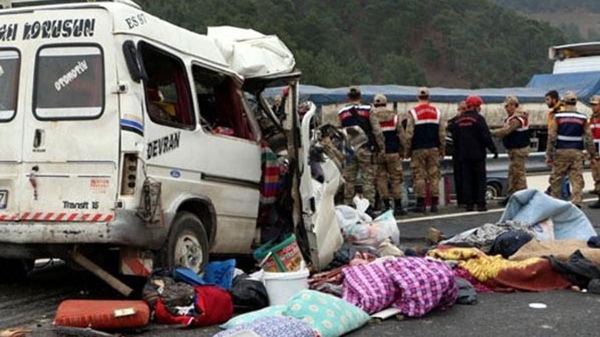 Feci kazada aynı aileden 9 kişi hayatı kaybetti