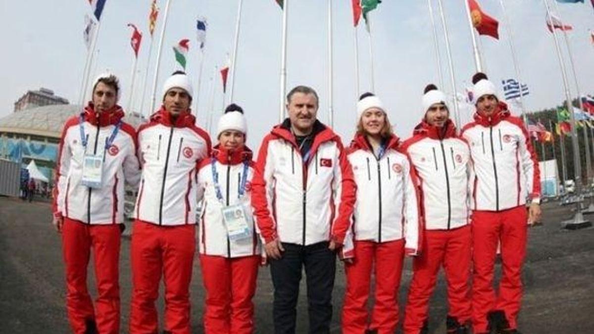 Bakan Bak PyeongChang'ta milli sporcularla buluştu