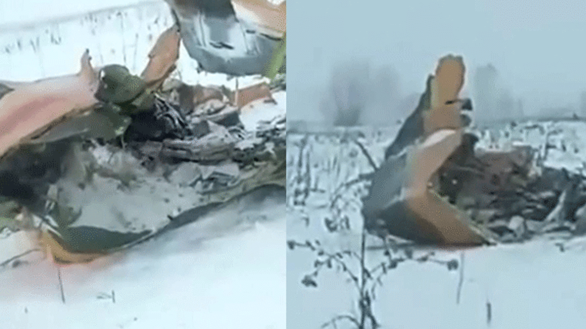 Son dakika... Rusya'da yolcu uçağı düştü