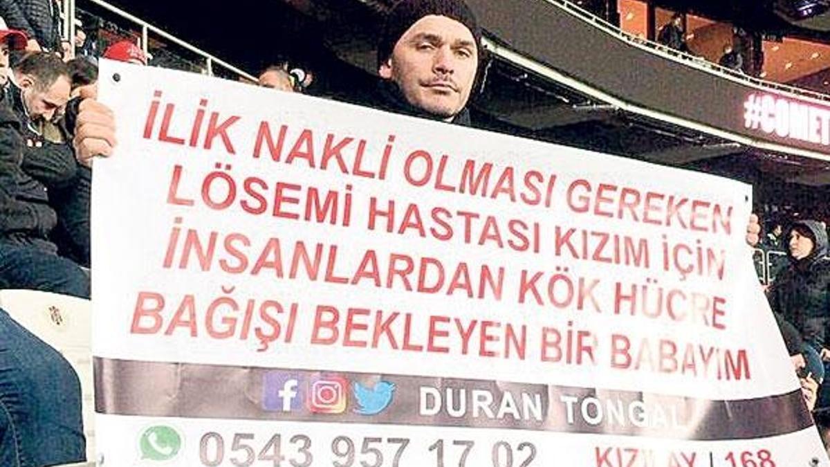 Maçta pankart açıp  kızına ilik istedi