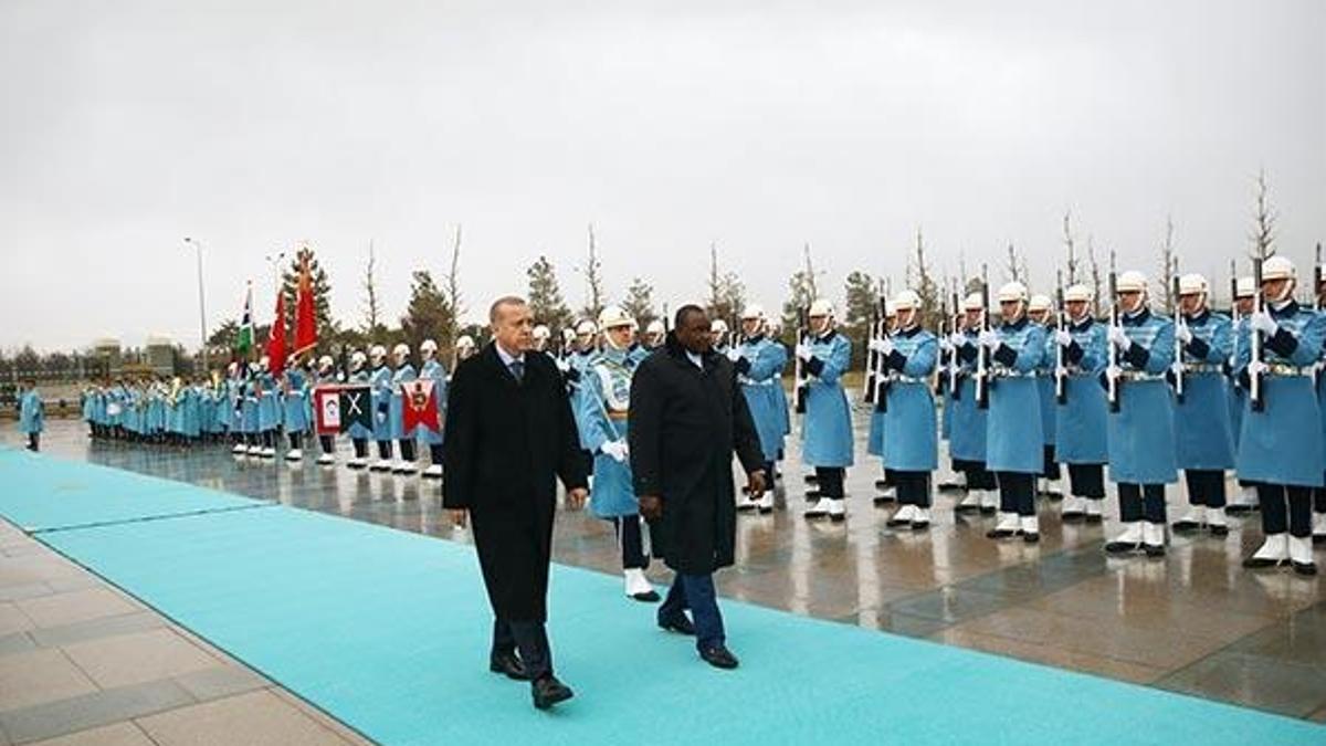 Cumhurbaşkanı Erdoğan, Barrow'u resmi törenle karşıladı