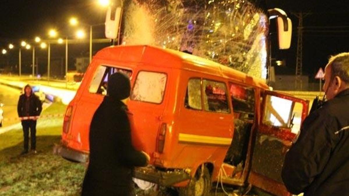 Kafa kafaya çarpıştılar! Ölü ve yaralılar var
