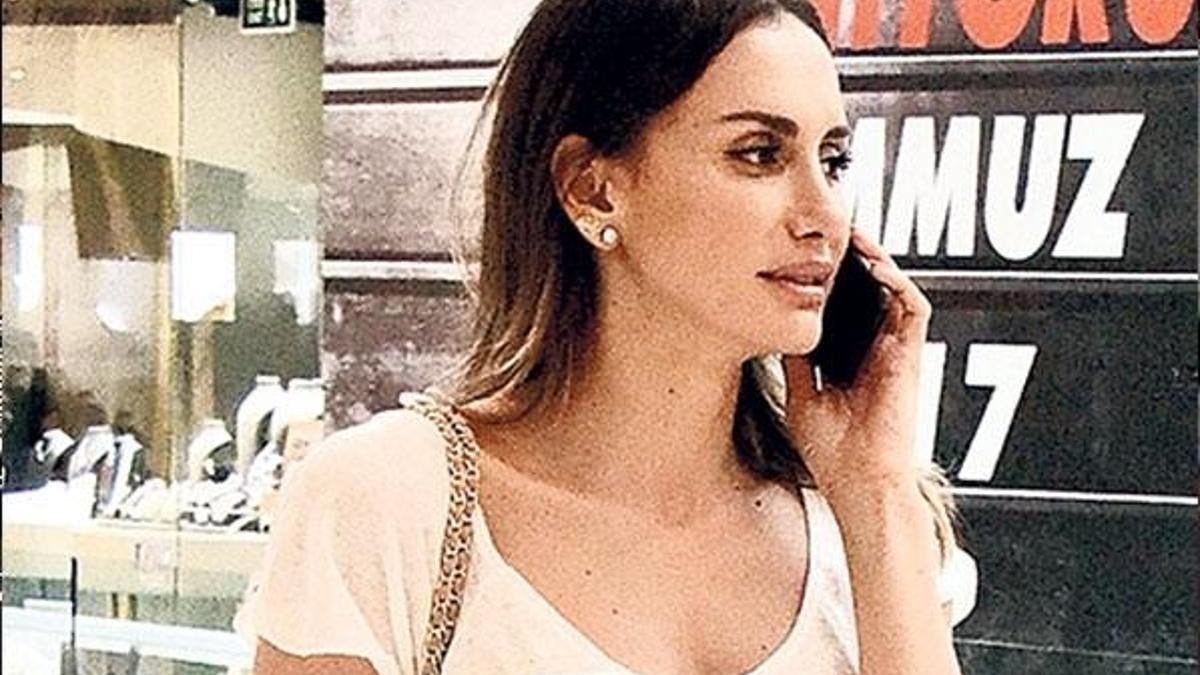 Emina Sandal kimdir? Emina Sandal ile Mustafa Sandal boşanacak mı?