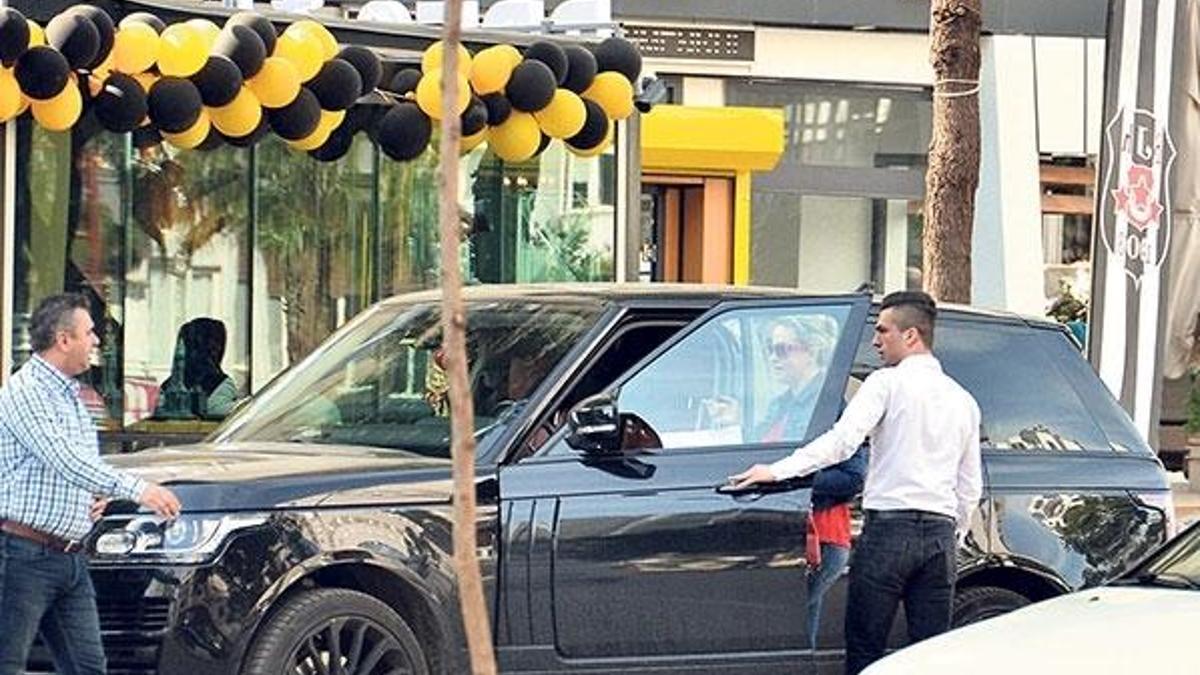 İcra memurlarını görünce kaçtı!