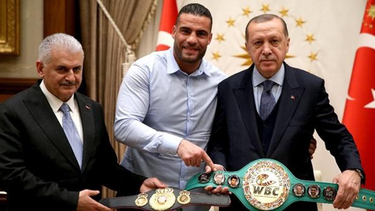 Erdoğan, dünya şampiyonu boksör Charr'ı kabul etti
