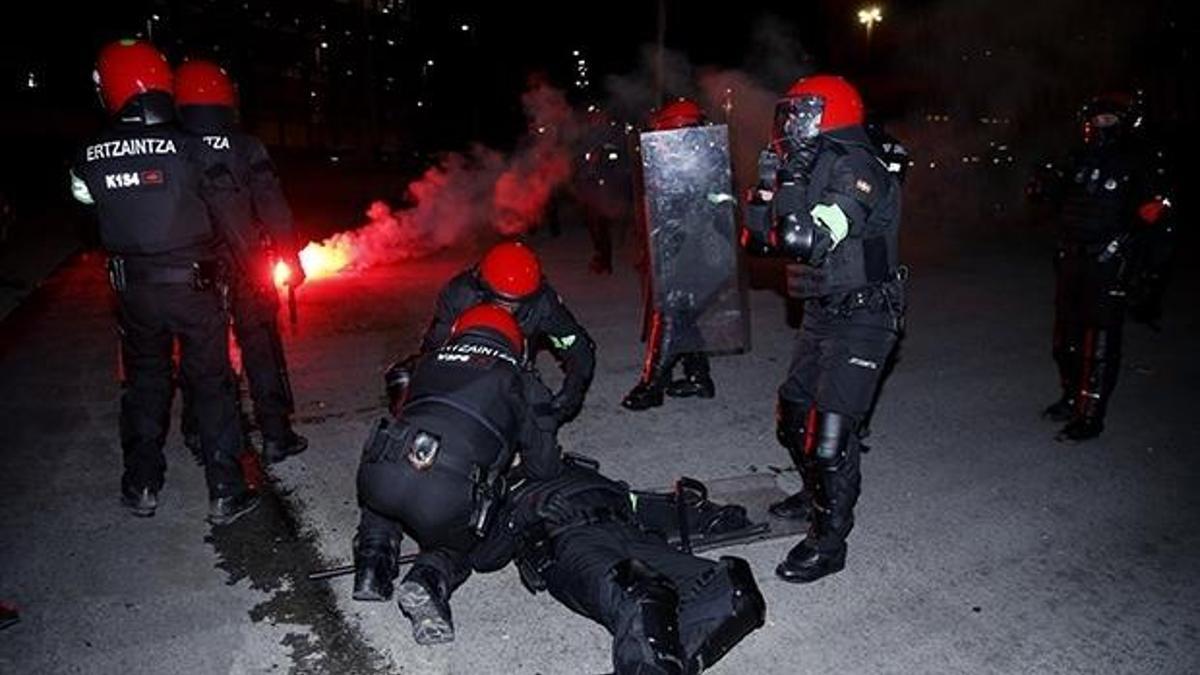 Maç öncesi ortalık karıştı! Bir polis öldürüldü
