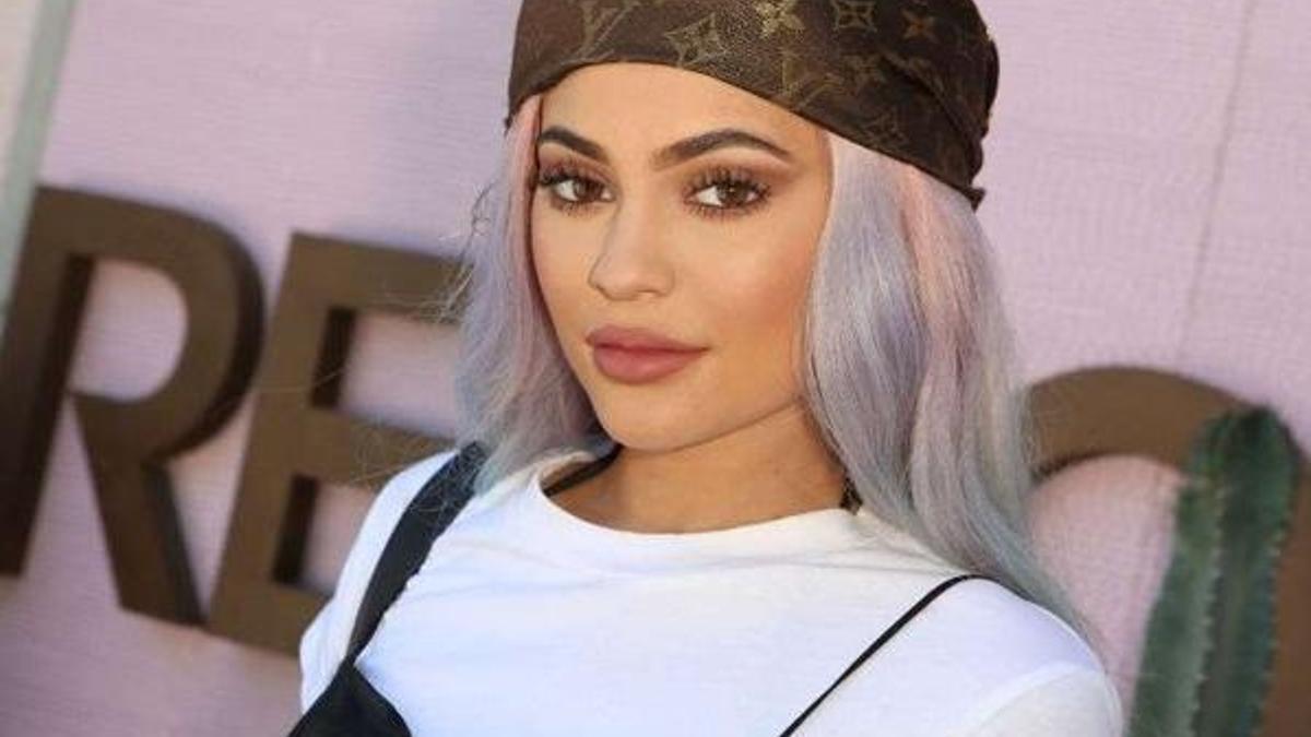 Kylie Jenner'ın bir tweeti Snapchat'e servete mal oldu