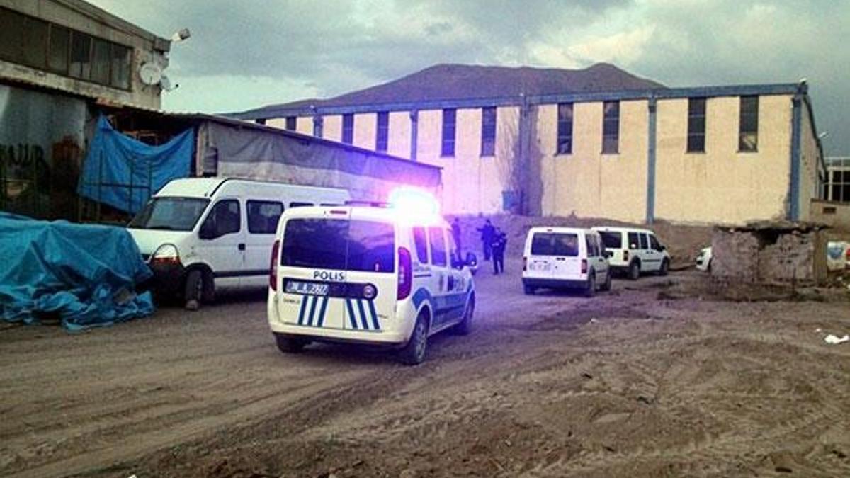 14 yıllık eşini, kızının gözleri önünde öldürdü