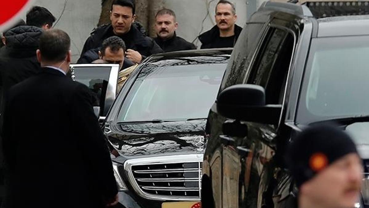 Konvoyunu durduran Erdoğan, kız çocuğu ile sohbet etti