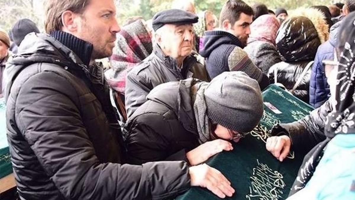 Babasına son kez sarıldı!
