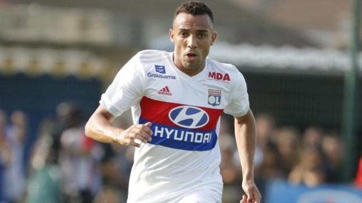 Aslan sol bekini Fransa'da buldu! G.Saray, Marçal ile görüşüyor