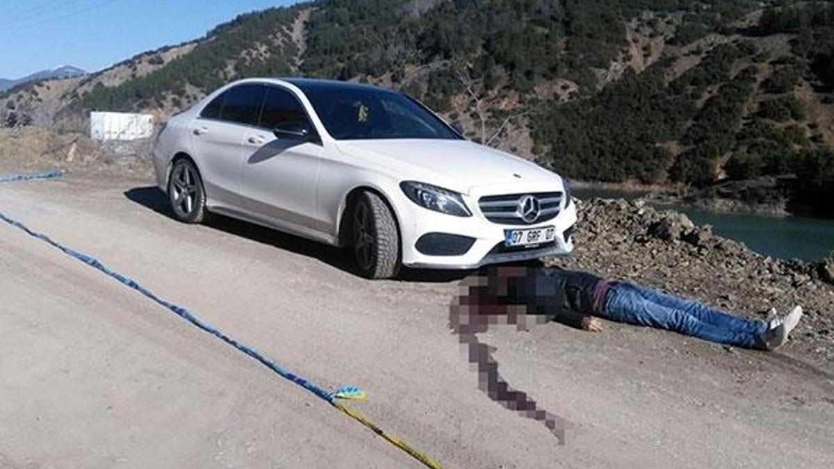 Lüks araçta pompalı ölüm!