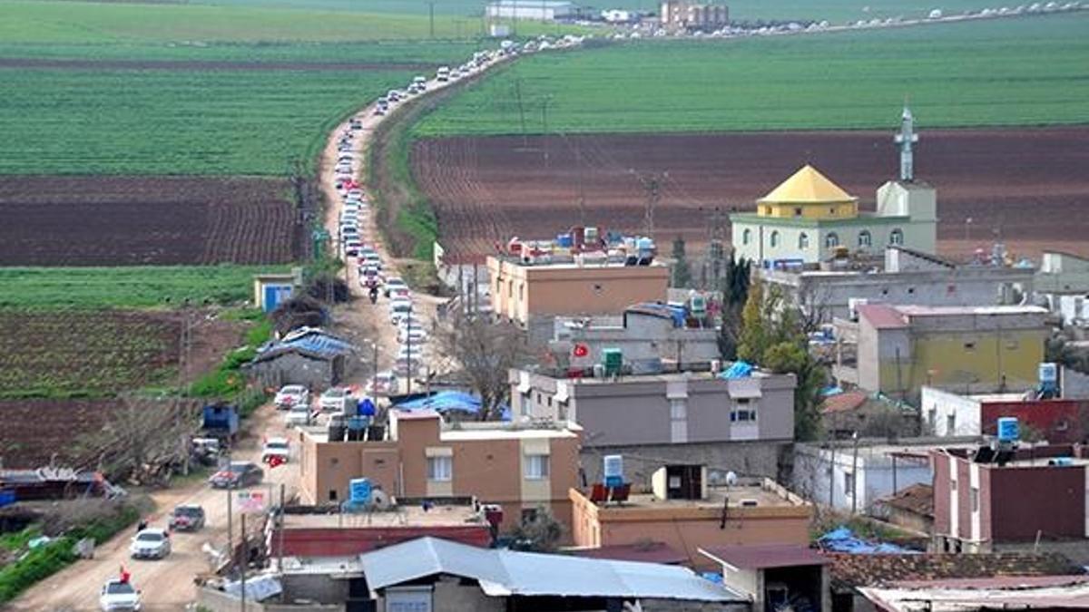 Reyhanlı'da aşiret 300 araçlık konvoyla sıfır noktasında