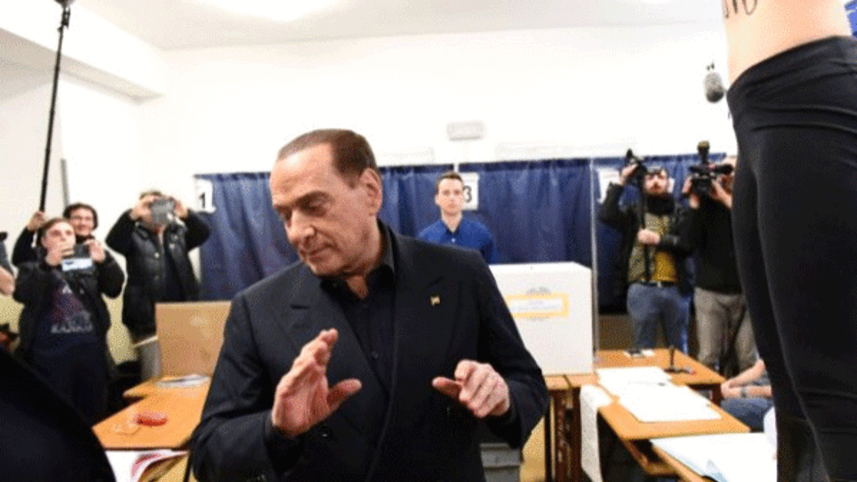 Femen'den Berlusconi'ye protesto!
