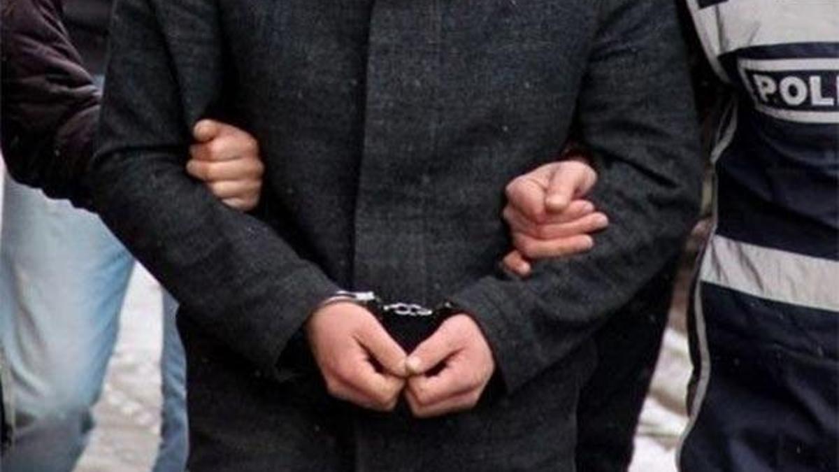 FETÖ'den 12 askere gözaltı kararı