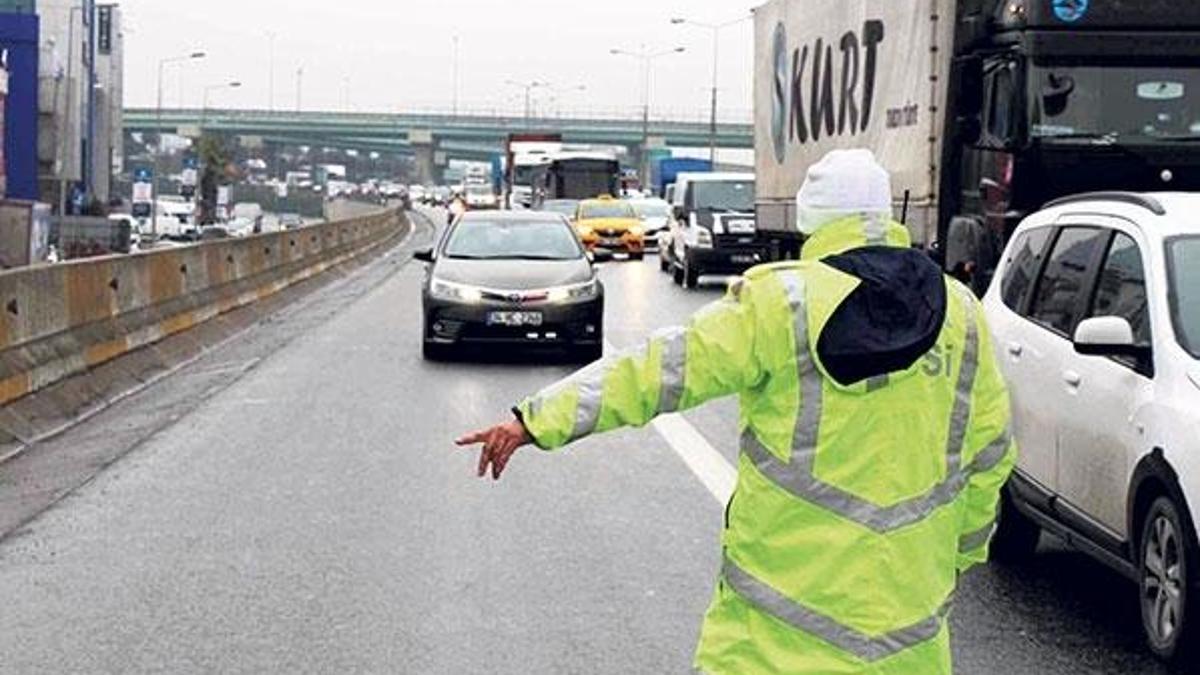 Tüm şeritlerde ‘çakar’lı işgal