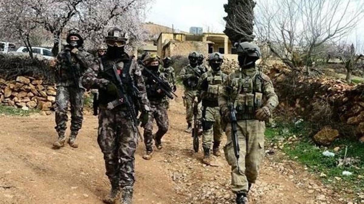 Kahramanlığın detayları ortaya çıktı! "Komutanım vurun bizi"