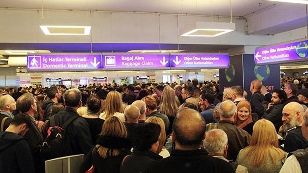 Atatürk Havalimanı’nda ‘POLNET arızası’ kuyruğu