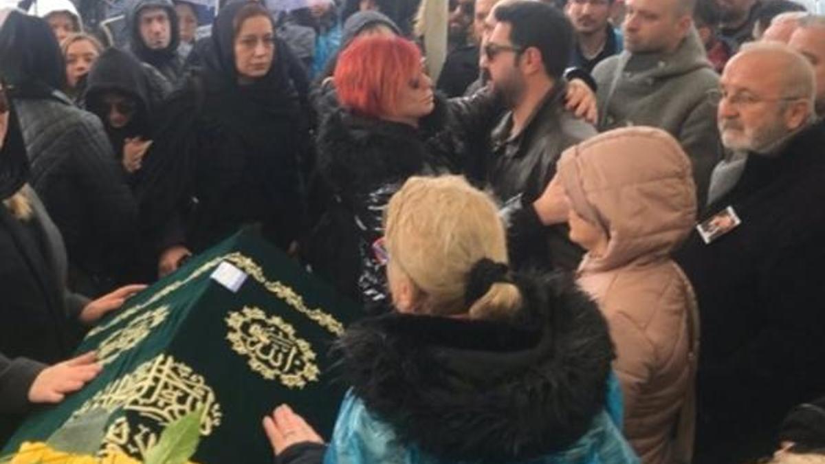 Sanat camiası yasta! Ünlü menajer Yaşar Gaga, son yolculuğuna uğurlandı