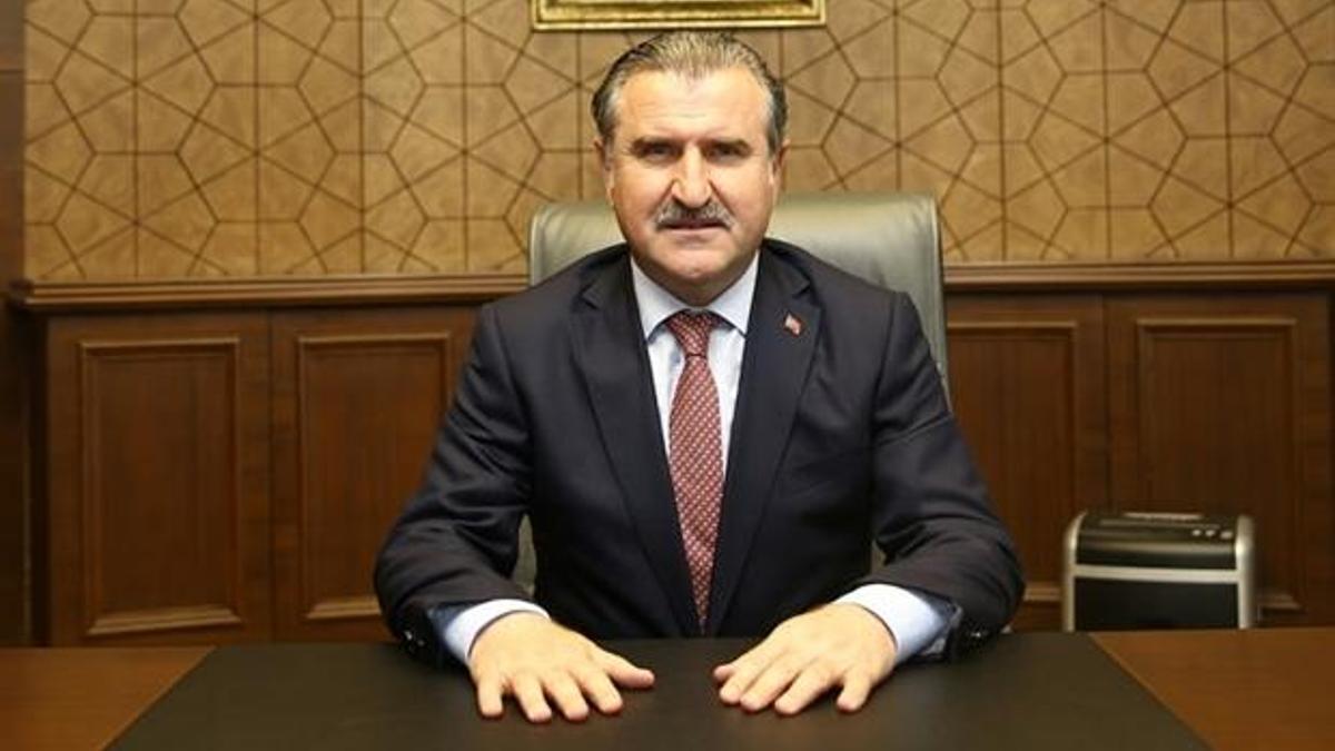 Bakan Bak'tan Eda Tuğsuz'a tebrik