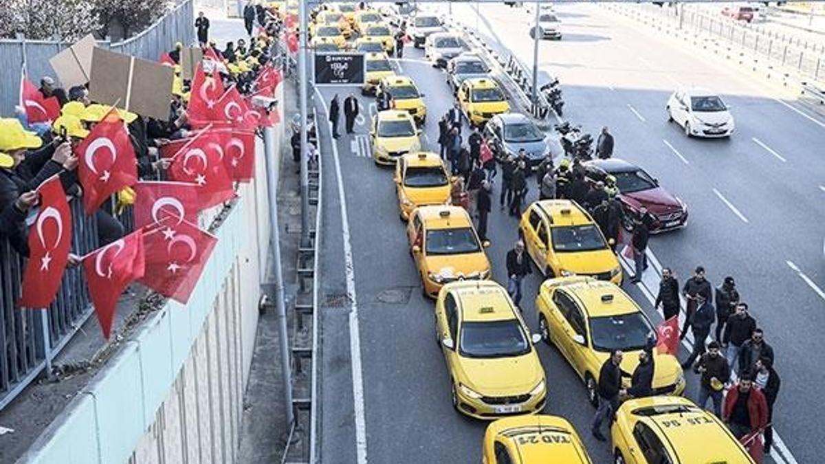 ‘Bak UBER geçiyor’ deyip minibüslere pet şişe attılar