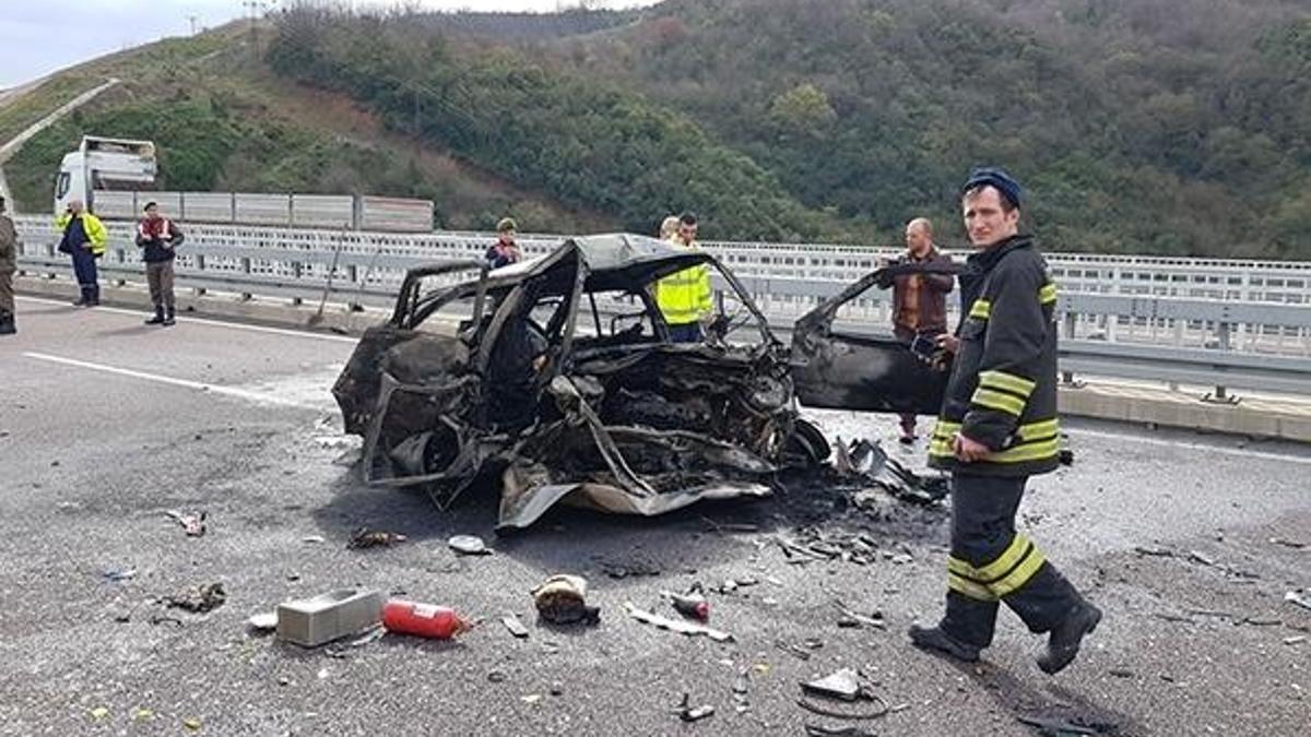 Bursa-İstanbul otobanında feci kaza: 2 kişi yanarak öldü