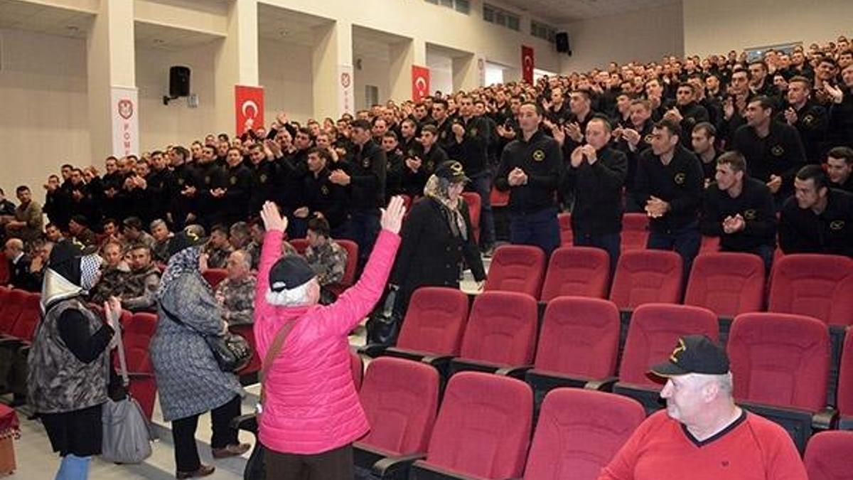 Özel harekatçılar şehit ailelerini duygulandırdı