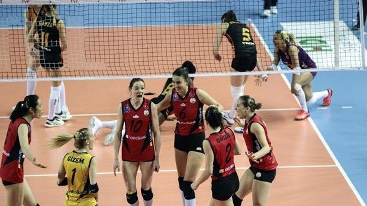 VakıfBank, seride öne geçti