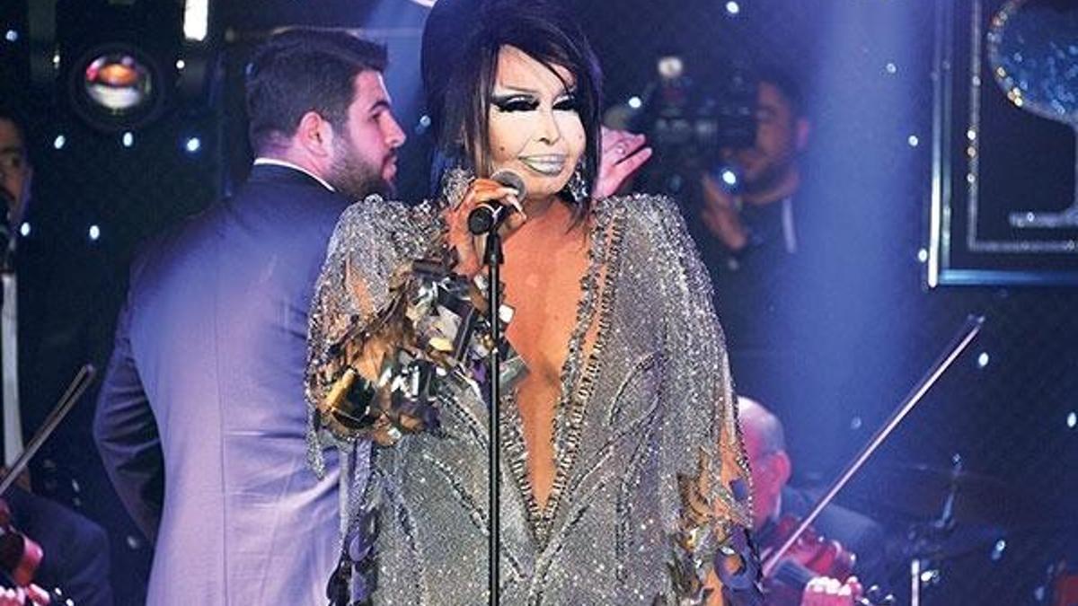 Gizli hayrandan 300 gül