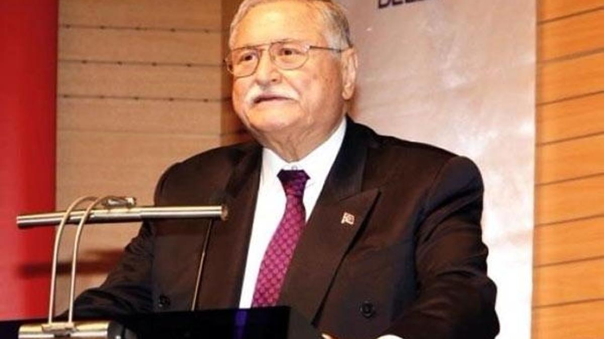 Eski bakanlardan Hasan Celal Güzel hastaneye kaldırıldı