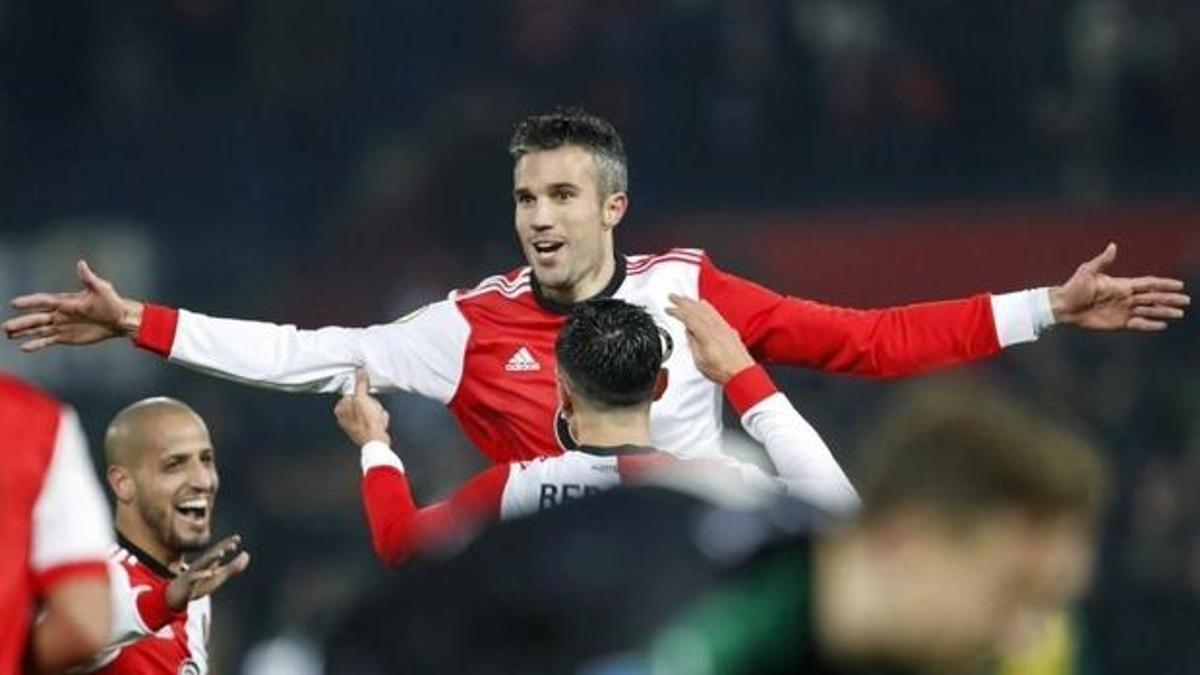 7 gollü maçta van Persie şov!