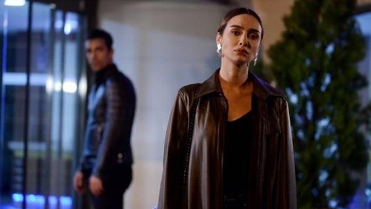 Siyah Beyaz Aşk 22. yeni bölümde Ferhat ile Aslı boşanacak mı?