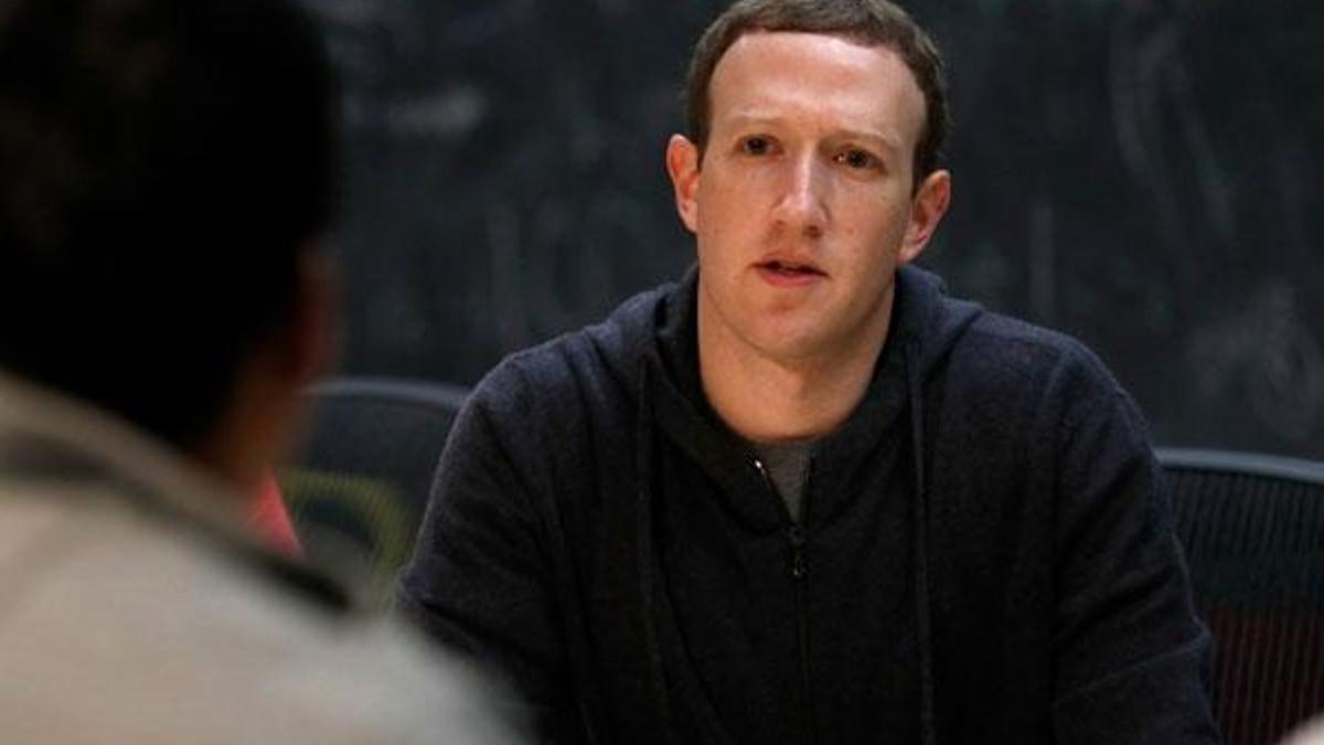 Zuckerberg, İngiltere'de ifadeye çağrıldı