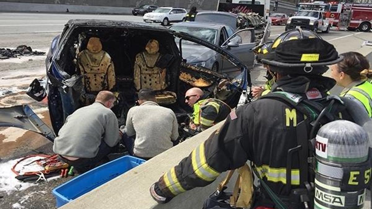 Tesla Model X bomba gibi patladı