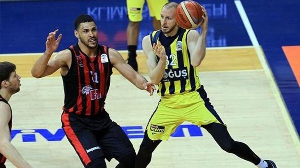 Fenerbahçe Eskişehir Basket'i 10 sayı farkla geçti