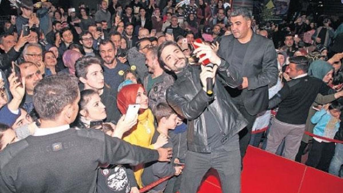 Selfie rekoru kırdılar