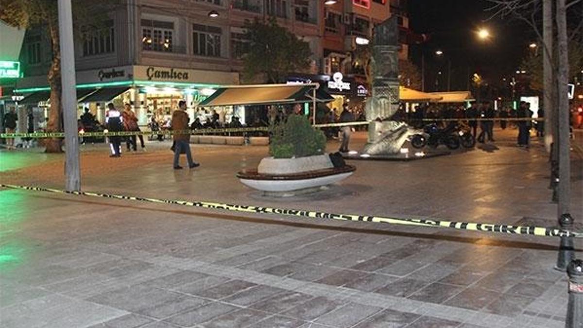 Bankta unutulan çanta paniğe neden oldu