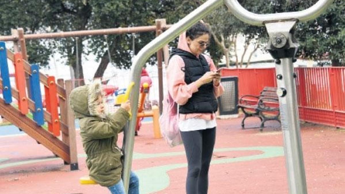 Telefonu elinden düşürmedi