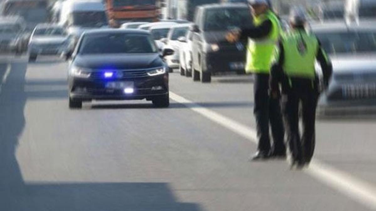 Çakarlıyı durduran polis amirinden şikayetçi oldu