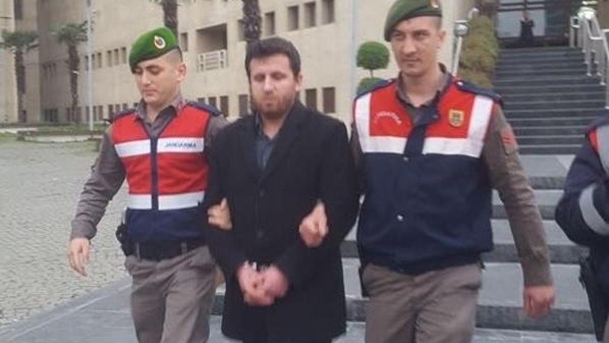 FETÖ'den aranan yönetici liseli 2 genci taciz ederken yakalandı