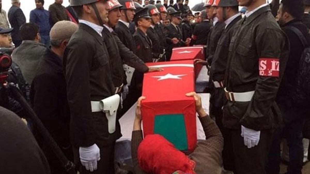Şehit korucunun eşinden Kürtçe ağıt: Şehitler ölmez