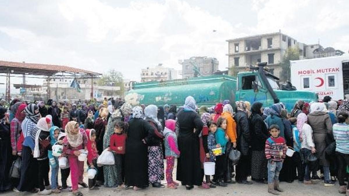 Afrin’e 30 TIR dolusu ‘iyilik’