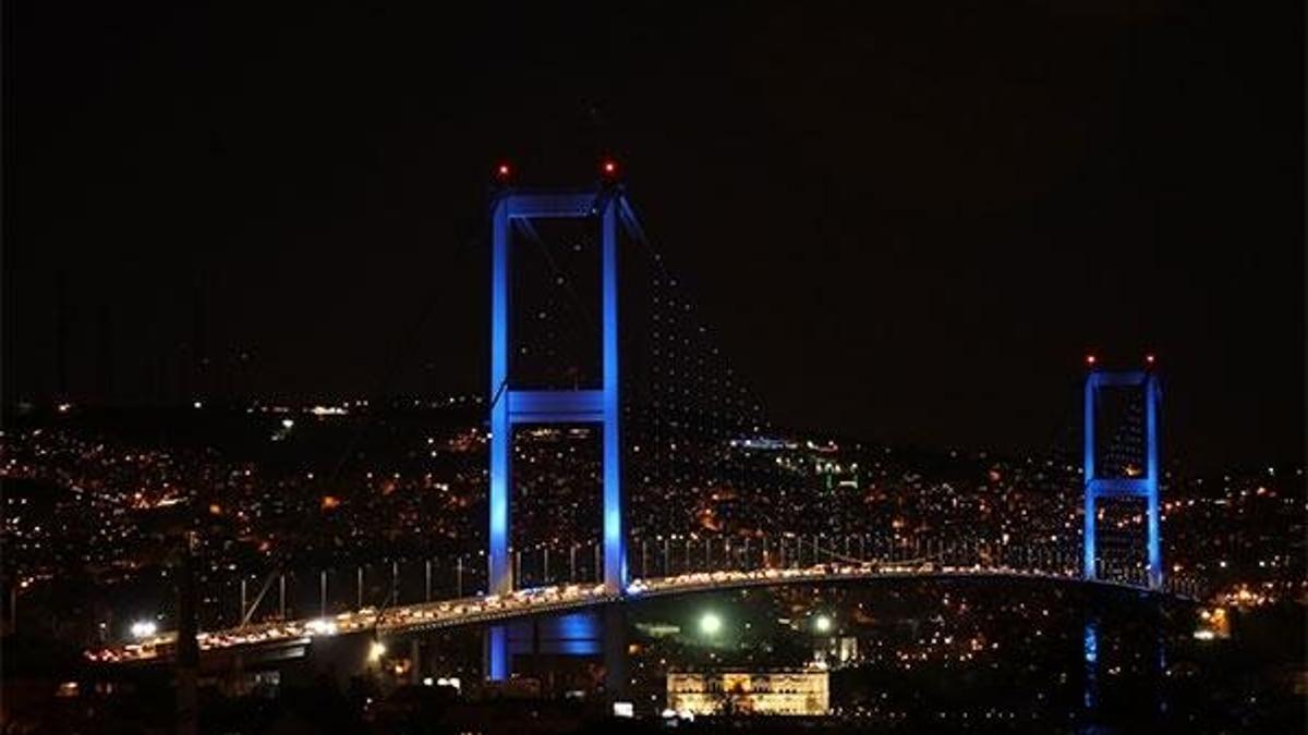 İstanbul maviye büründü