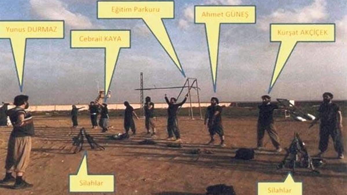 Gar katliamcılarının infaz fotoğrafı!