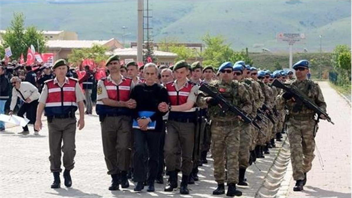 Genelkurmay "çatı" davasında gerginlik