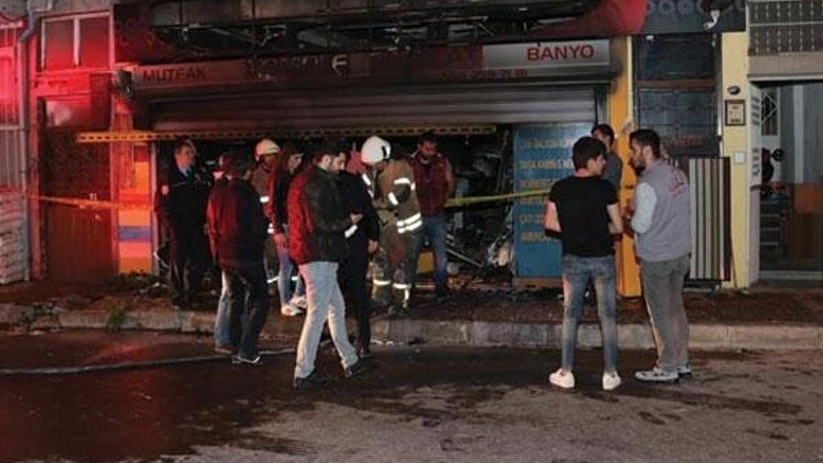 İzmir'de hırdavat dükkanında yangın: 1 ölü