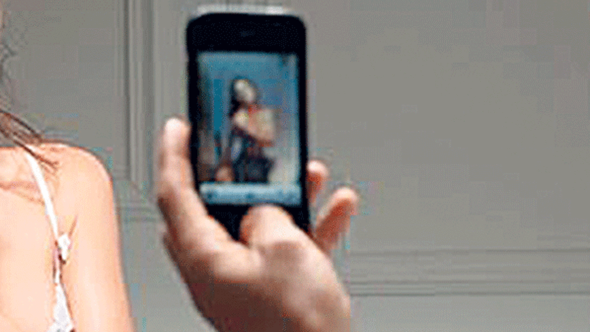 İntikam pornosu mağduru genç kıza rekor tazminat!